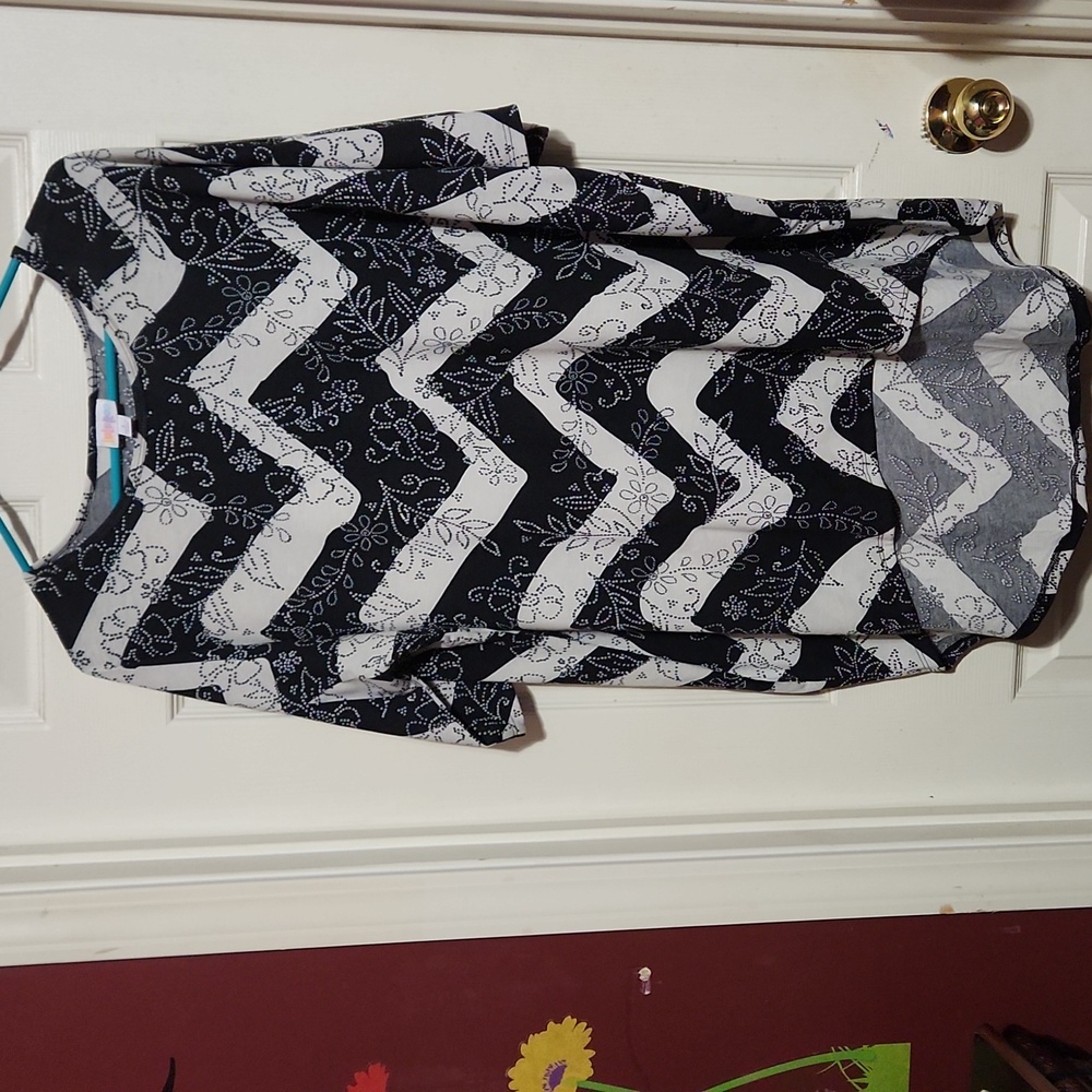 LuLaRoe Black and White Floral Chevron Blouse Irma